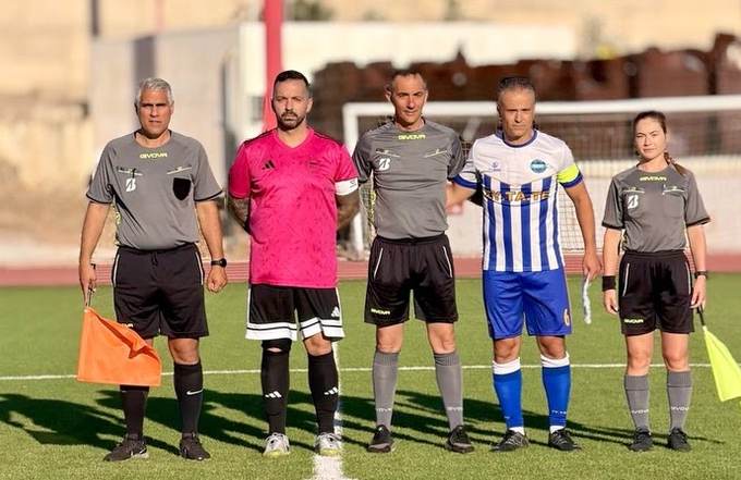 Αρχηγοί & διαιτητές πριν τον τελικό